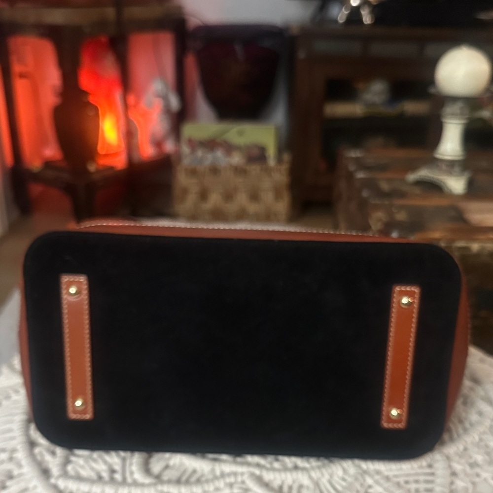 Dooney & Bourke Black and Tan Satchel - image 5